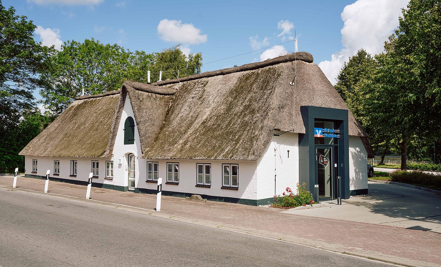 VR Bank Hattstedt Sanierung und Umbau der VR Bank Geschäftsstelle in Hattstedt und Einbau von zwei WE