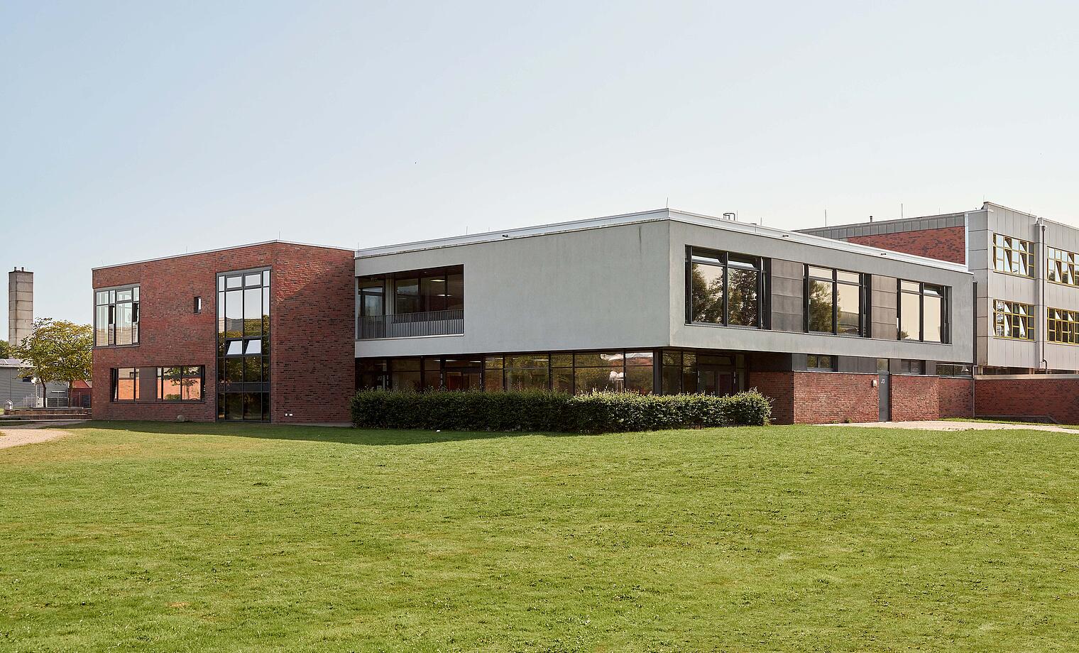 Regionalschule Niebuell Erweiterung eines Schulgebäude (2. BA)